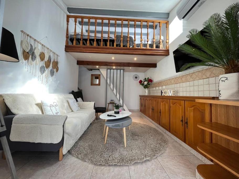 Hébergement de vacances Location De Numero 3 Renovee En *